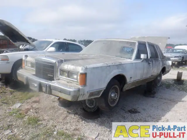 Photo of 1989 Lincoln Town Car