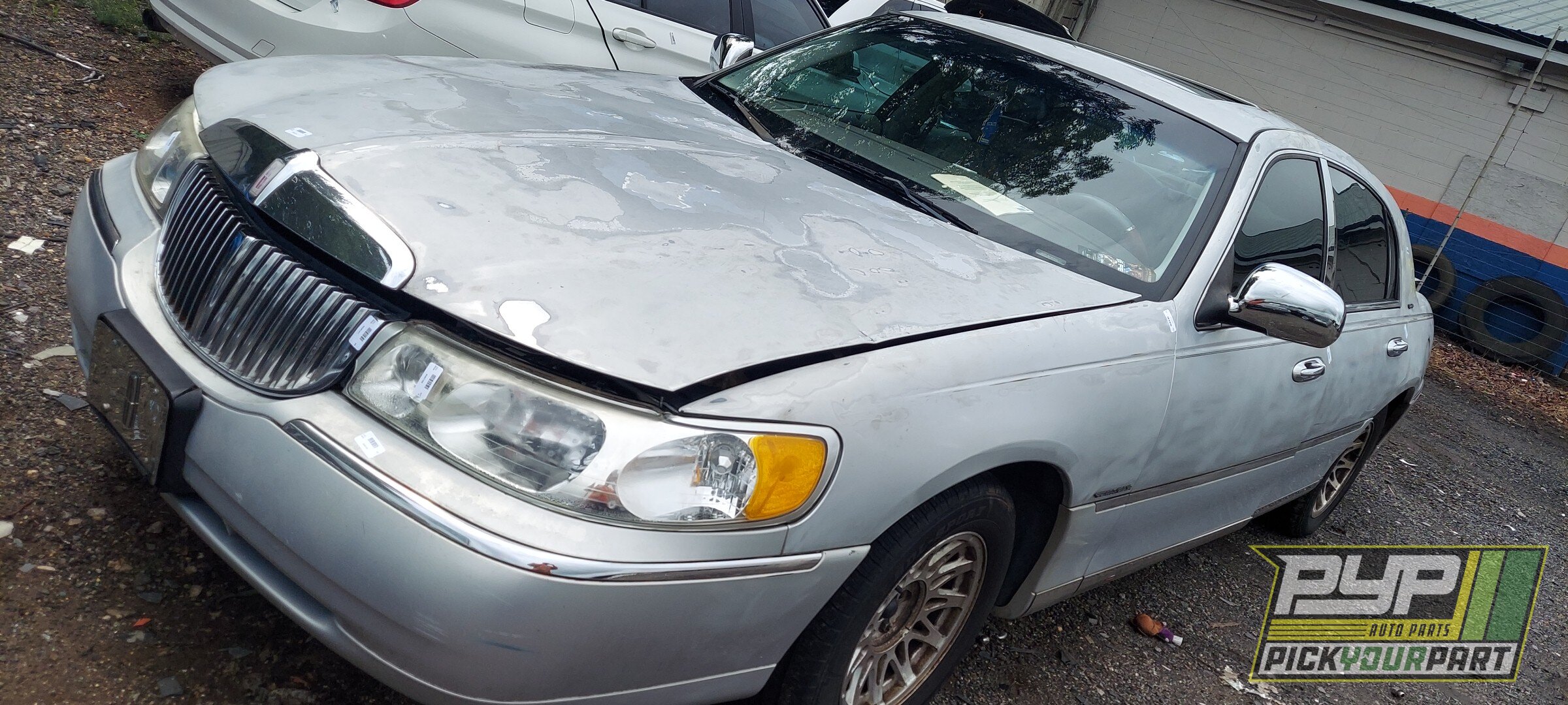 Photo of 1999 Lincoln Town Car