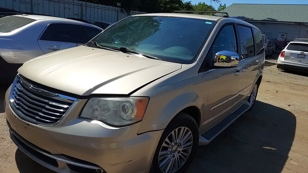 Photo of 2014 Chrysler Town & Country