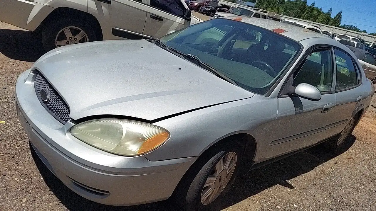 Photo of 2005 Ford Taurus