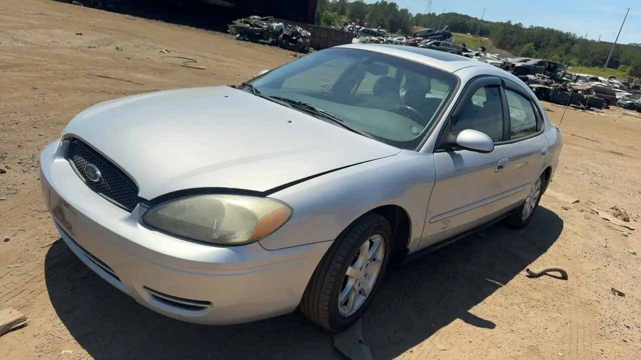 Photo of 2006 Ford Taurus