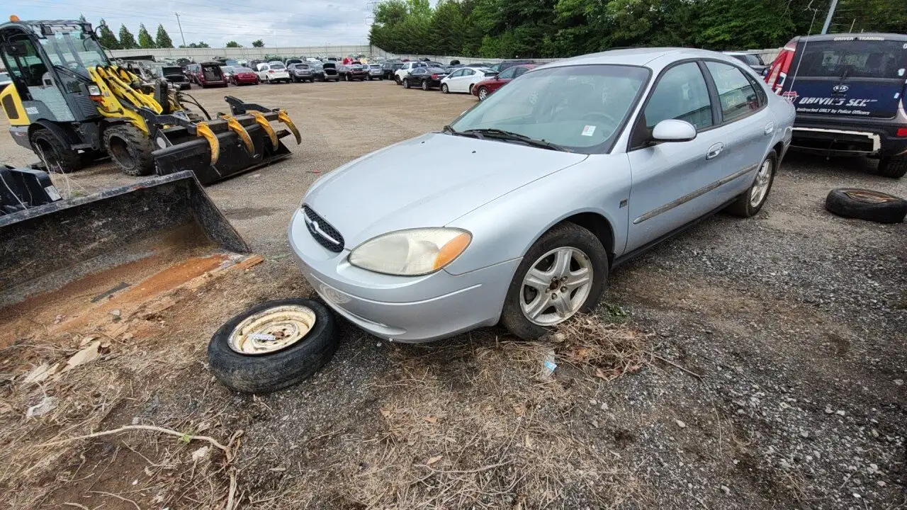 Photo of 2001 Ford Taurus