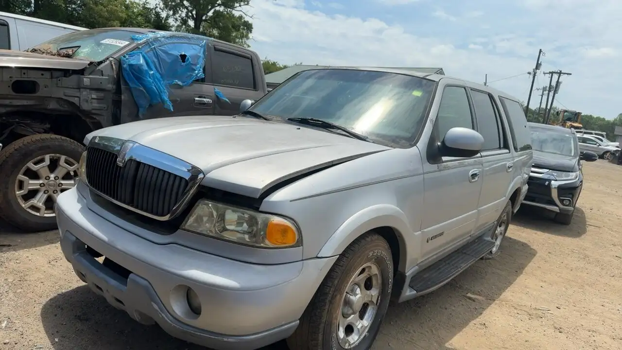 Photo of 2000 Lincoln Navigator
