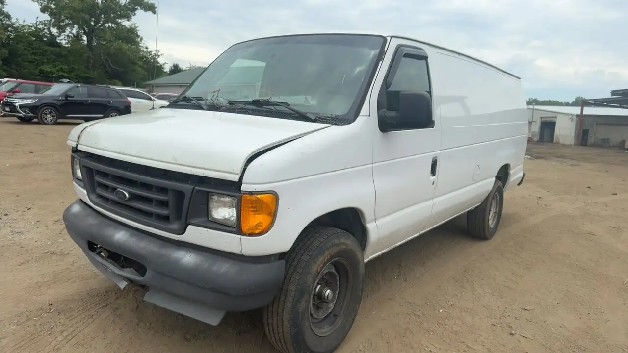 Photo of 2004 Ford E-350 Super Duty
