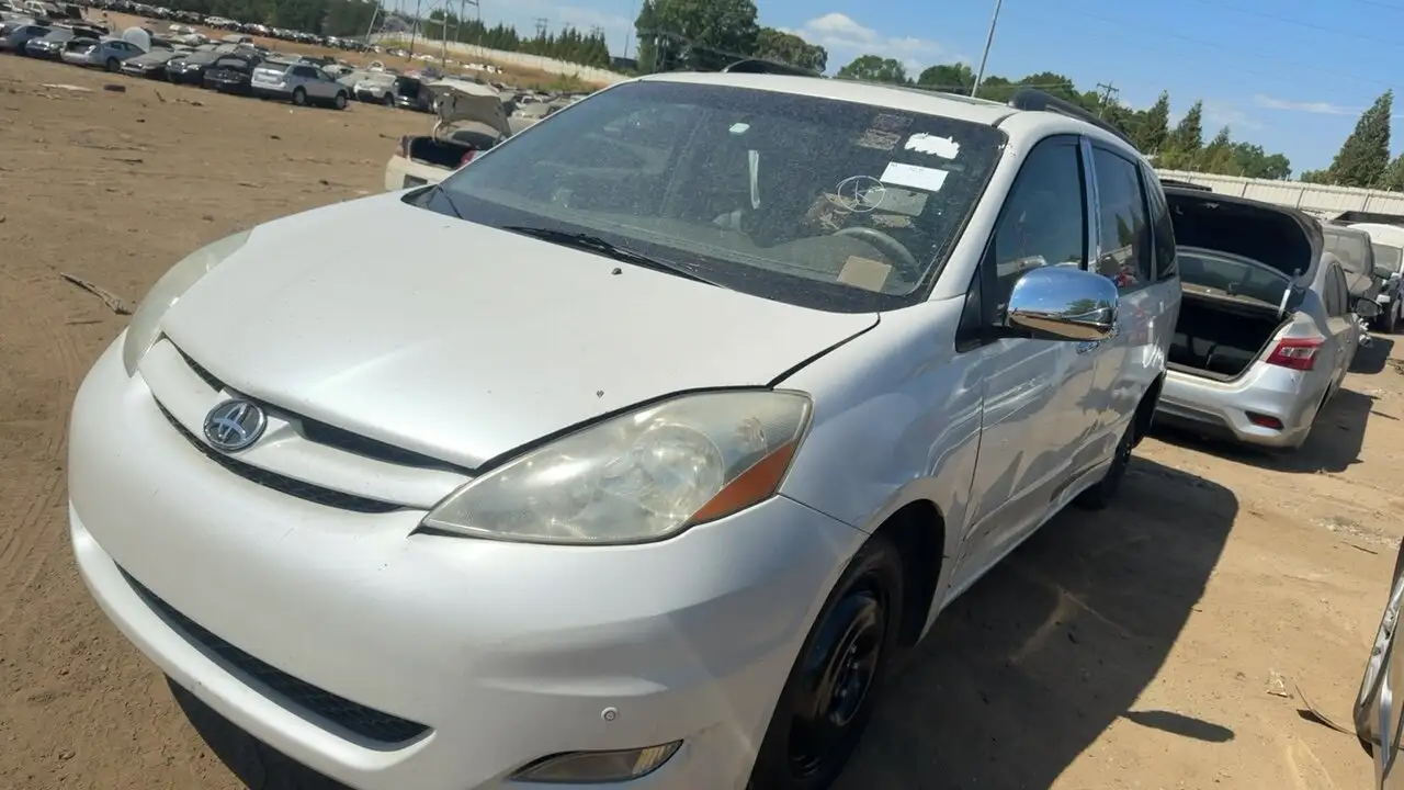 Photo of 2010 Toyota Sienna