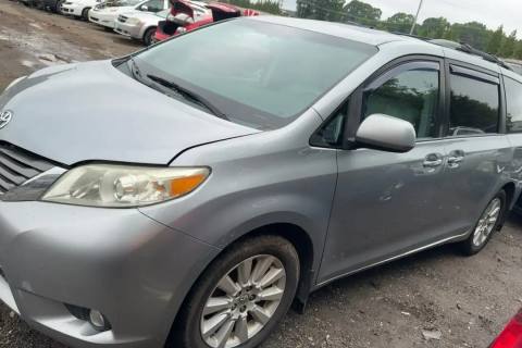Photo of 2012 Toyota Sienna