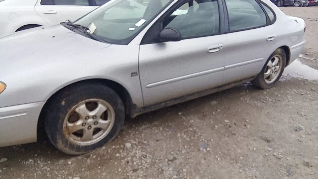 Photo of 2004 Ford Taurus