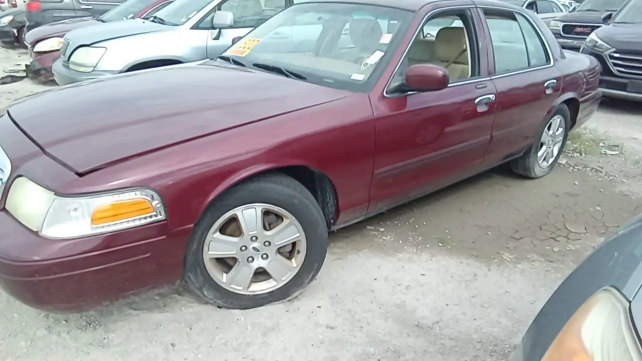 Photo of 2011 Ford Crown Victoria