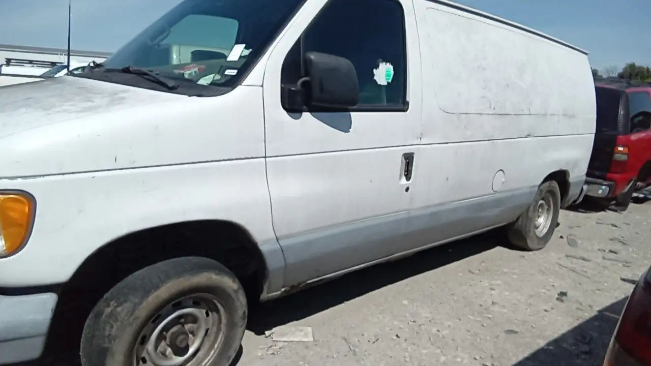 Photo of 2001 Ford E-150 Econoline