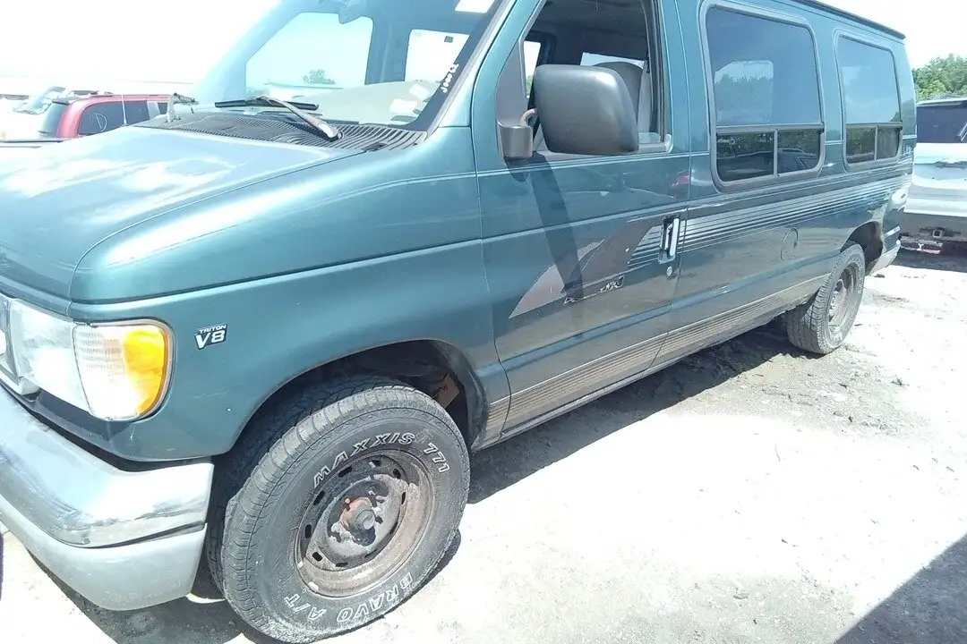 Photo of 1997 Ford E-150 Econoline