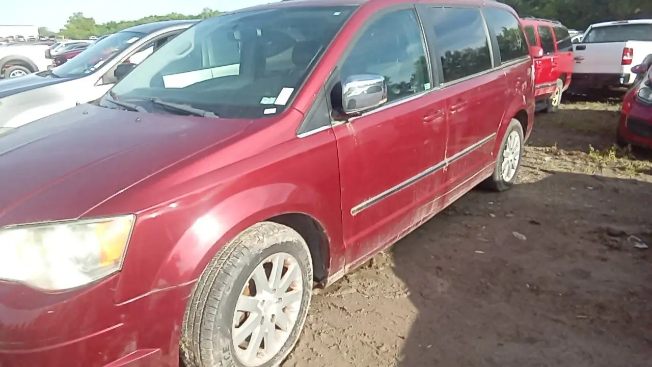 Photo of 2010 Chrysler Town & Country