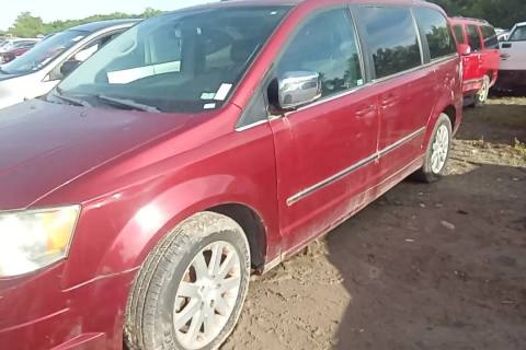 Photo of 2010 Chrysler Town & Country