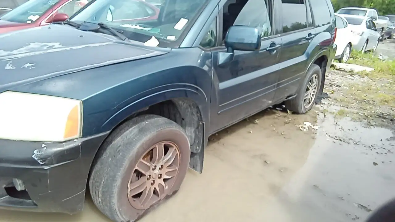 Photo of 2004 Mitsubishi Endeavor