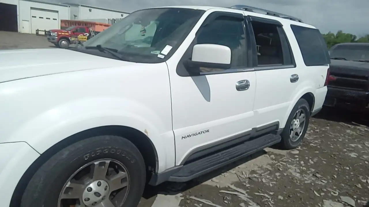 Photo of 2004 Lincoln Navigator