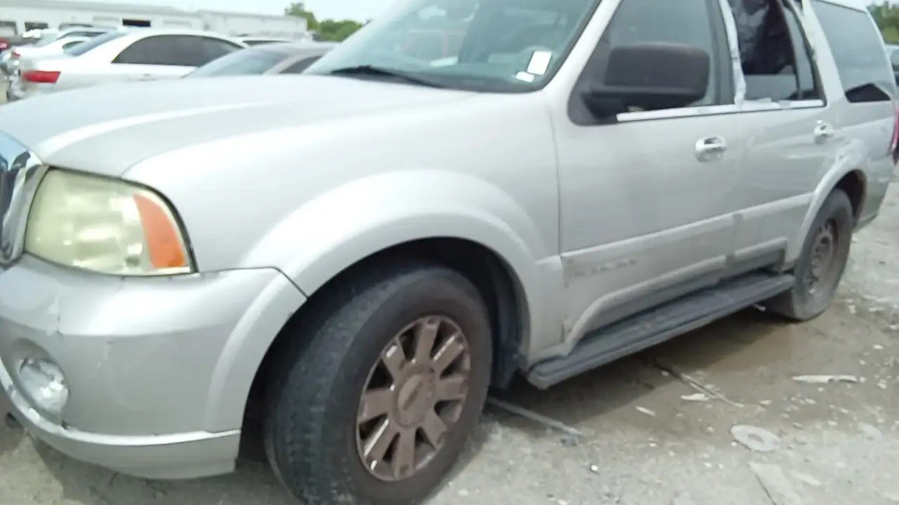 Photo of 2004 Lincoln Navigator