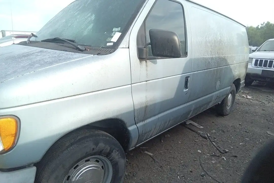 Photo of 1999 Ford E-150 Econoline
