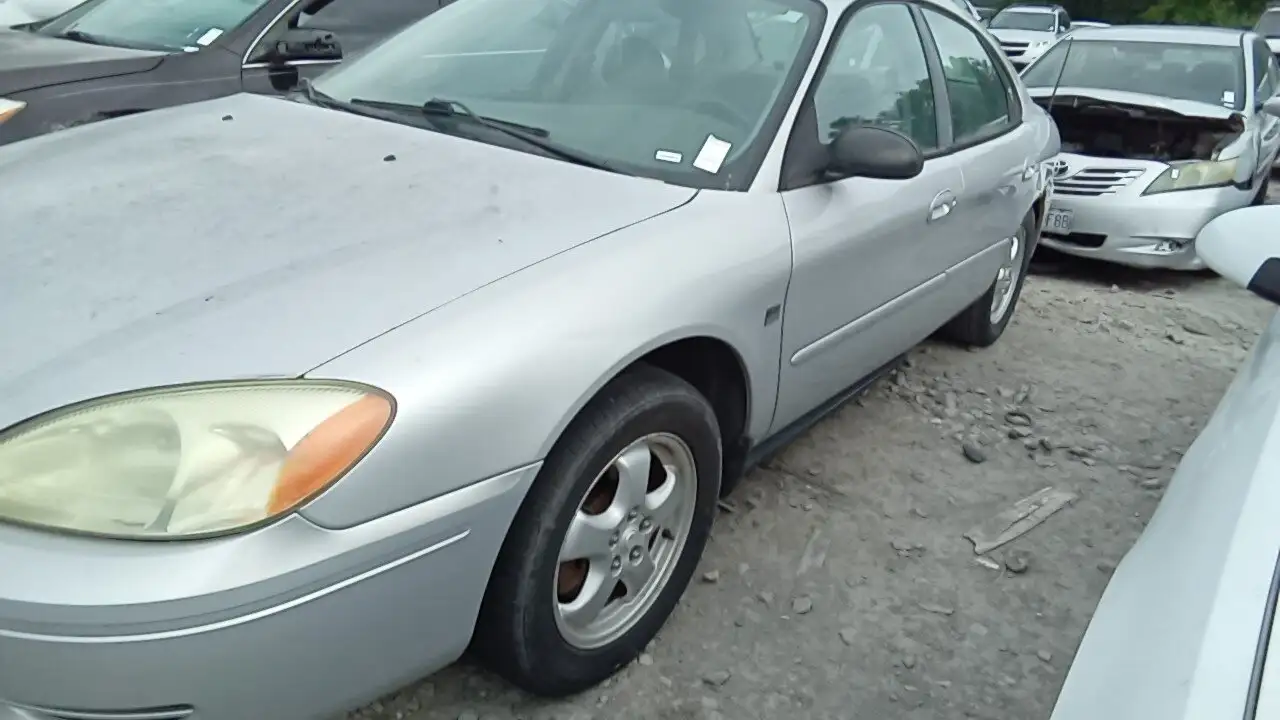 Photo of 2004 Ford Taurus