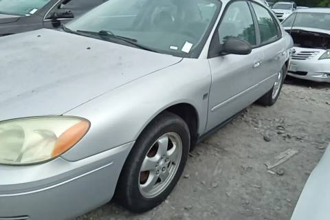 Photo of 2004 Ford Taurus