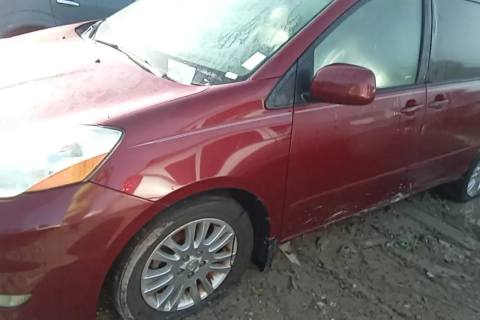 Photo of 2010 Toyota Sienna