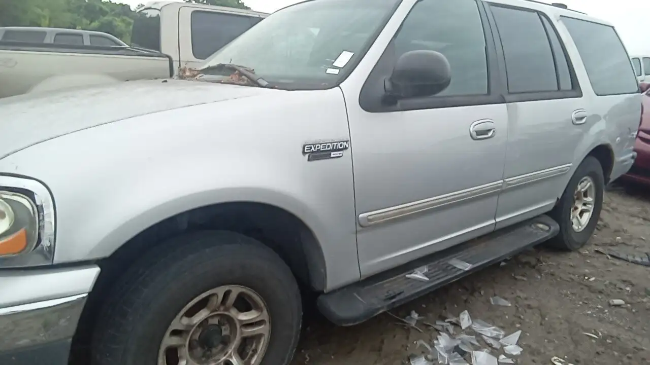 Photo of 2002 Ford Expedition