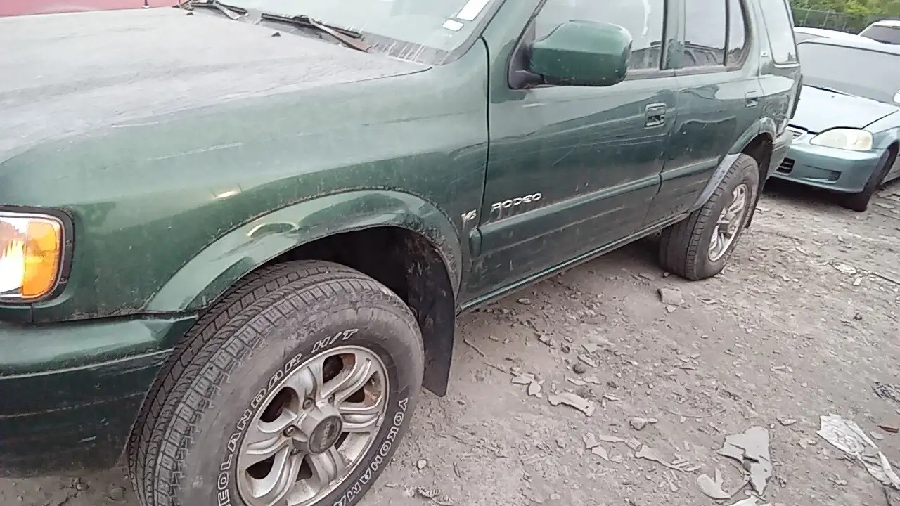 Photo of 2000 Isuzu Rodeo