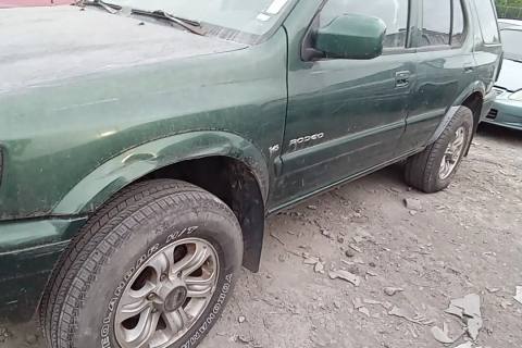 Photo of 2000 Isuzu Rodeo