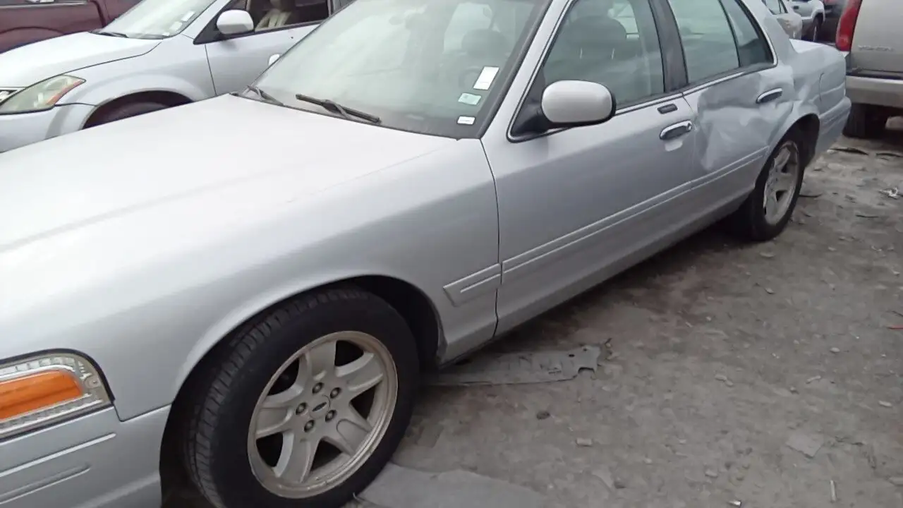 Photo of 2002 Ford Crown Victoria