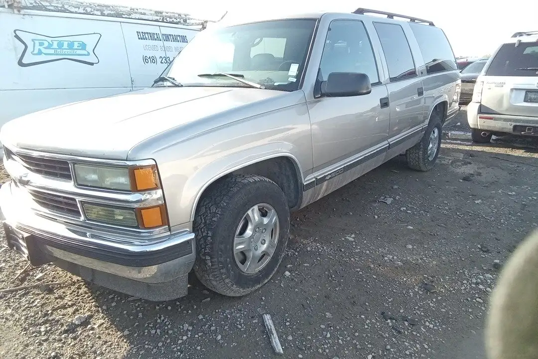 Photo of 1999 Chevrolet C1500 Suburban
