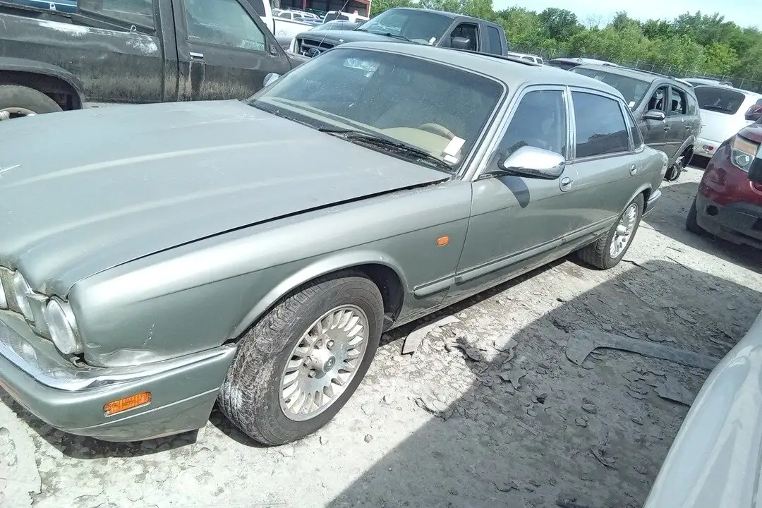 Photo of 1997 Jaguar Vanden Plas
