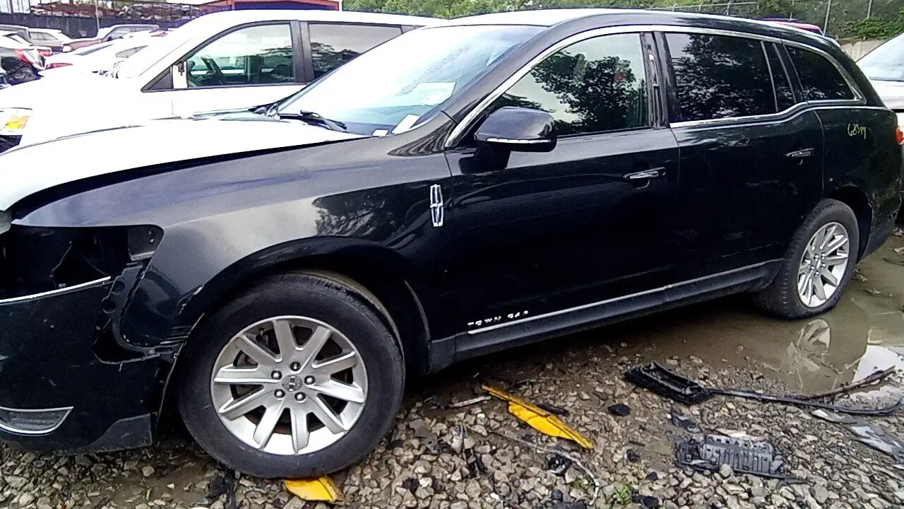 Photo of 2014 Lincoln Mkt Town Car