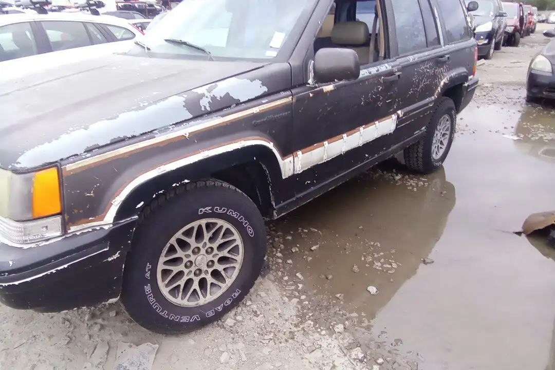 Photo of 1993 Jeep Grand Wagoneer