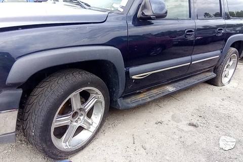 Photo of 2004 Chevrolet Suburban 1500