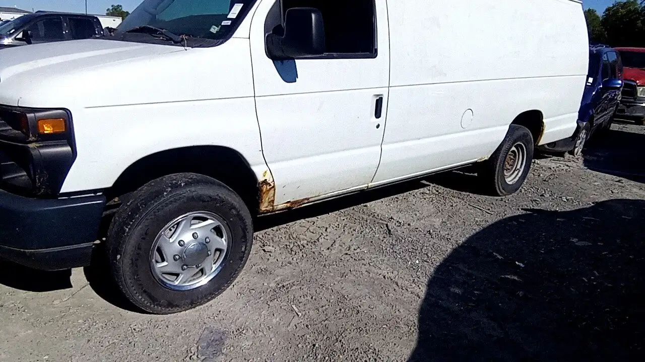 Photo of 2009 Ford E-350 Super Duty