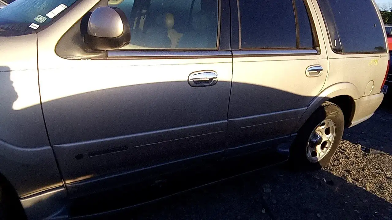 Photo of 2000 Lincoln Navigator