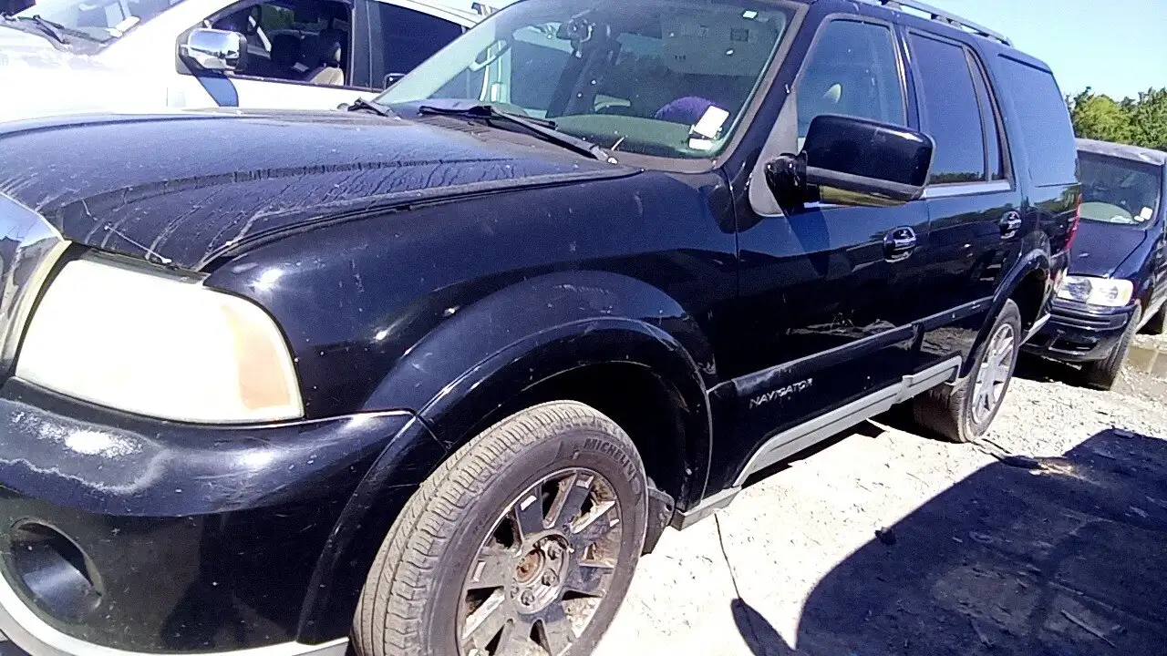 Photo of 2004 Lincoln Navigator