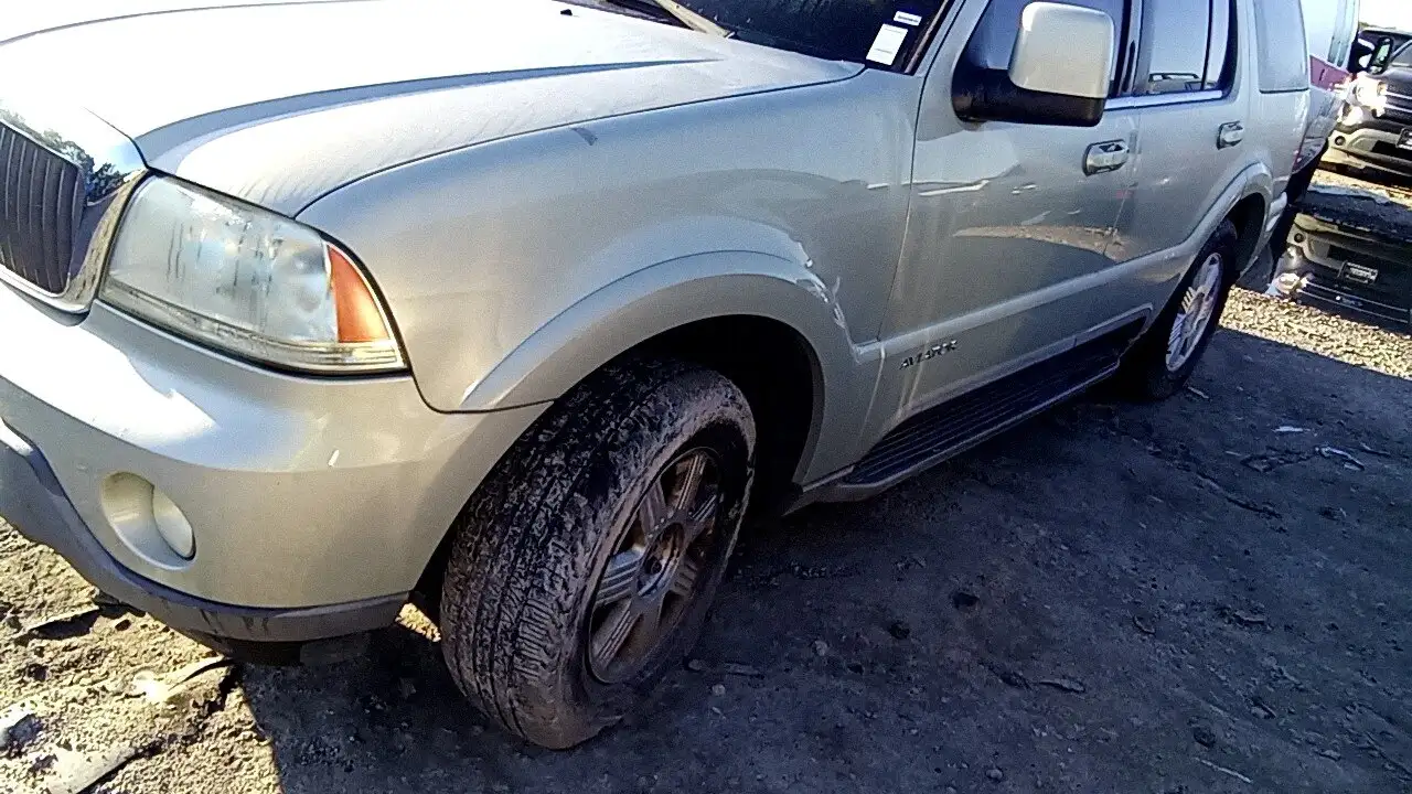 Photo of 2003 Lincoln Aviator