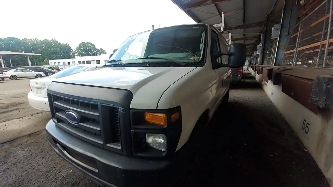 Photo of 2010 Ford E-350 Super Duty