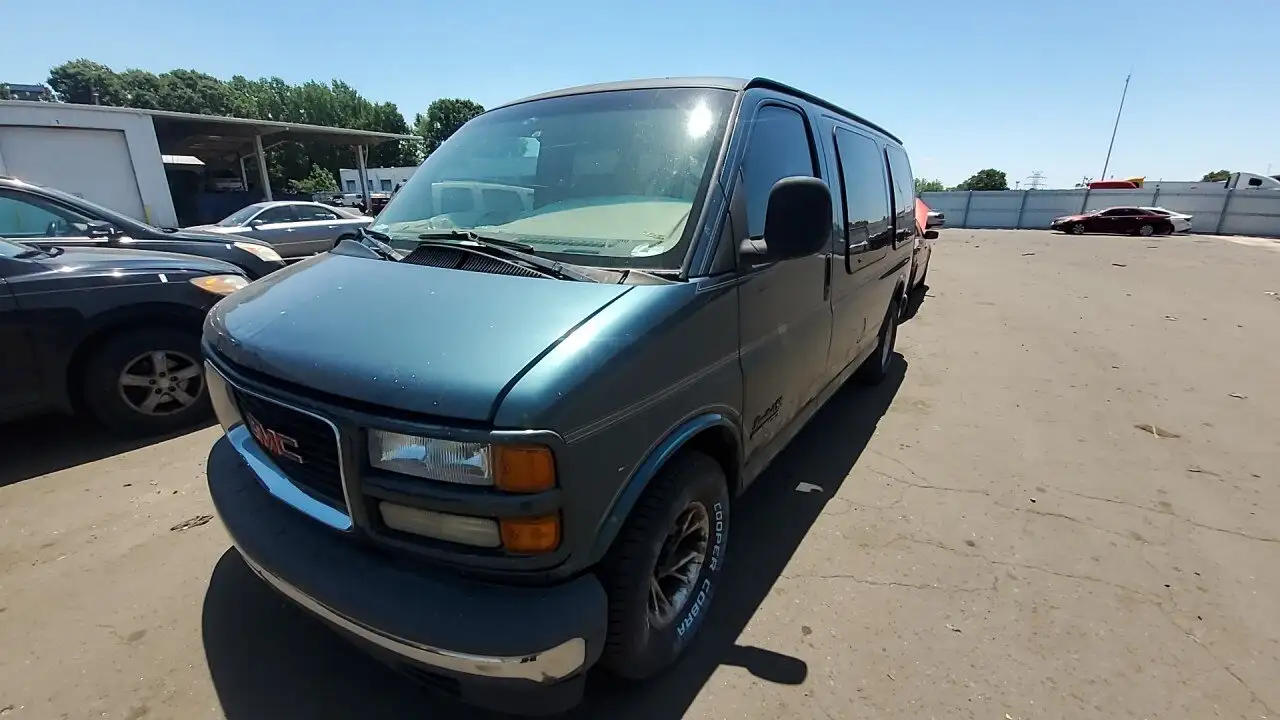 Photo of 2000 Gmc Savana 1500