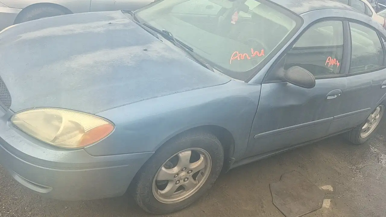 Photo of 2005 Ford Taurus