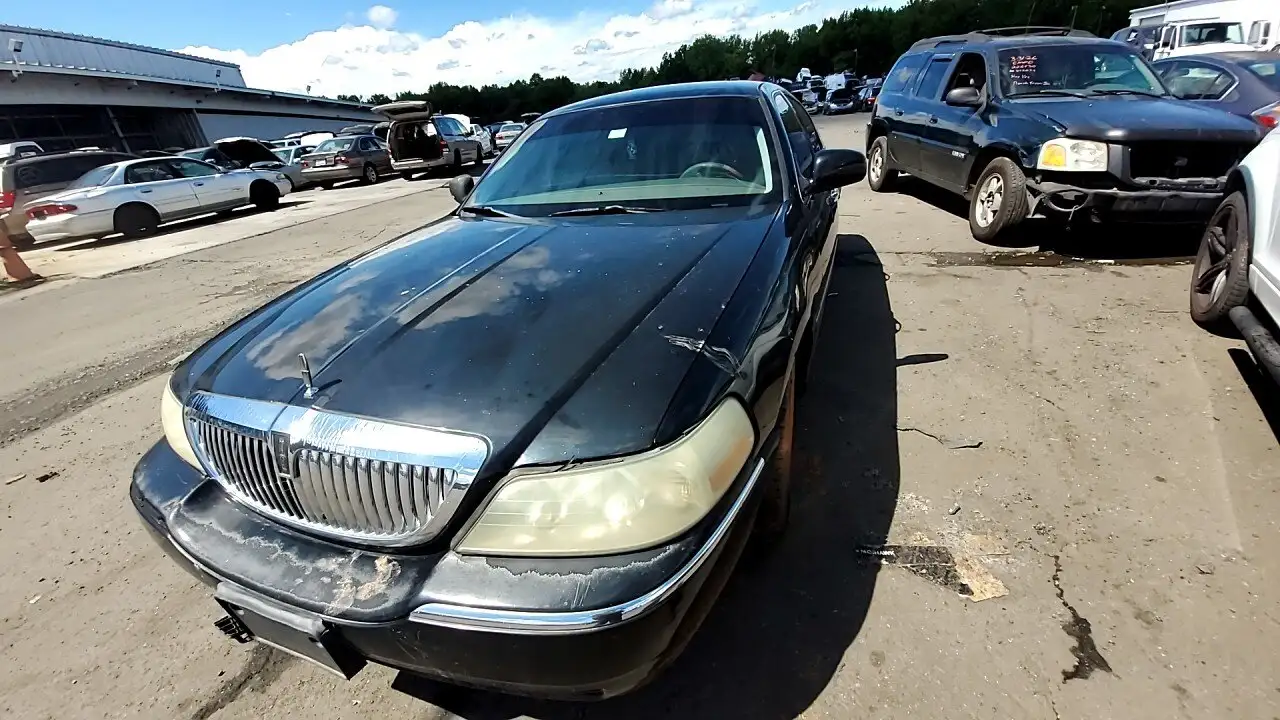 Photo of 2004 Lincoln Town Car