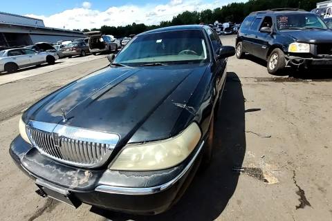 Photo of 2004 Lincoln Town Car