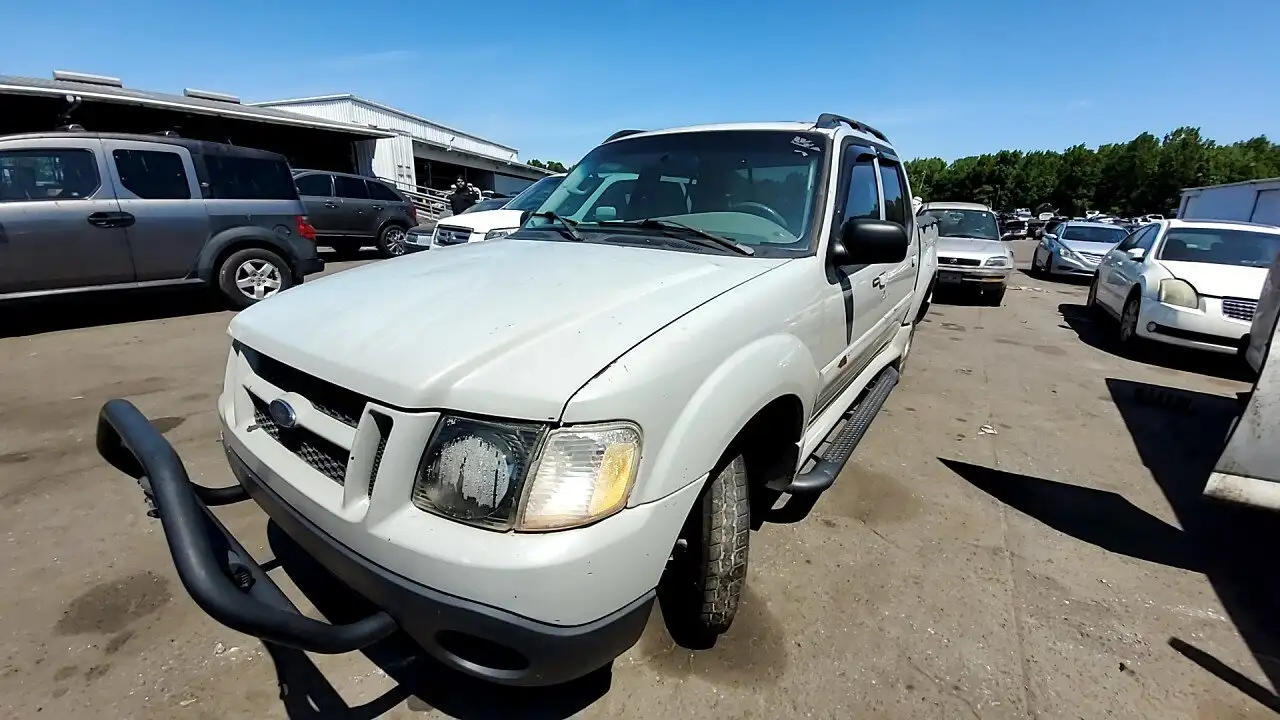 Photo of 2005 Ford Explorer Sport Trac