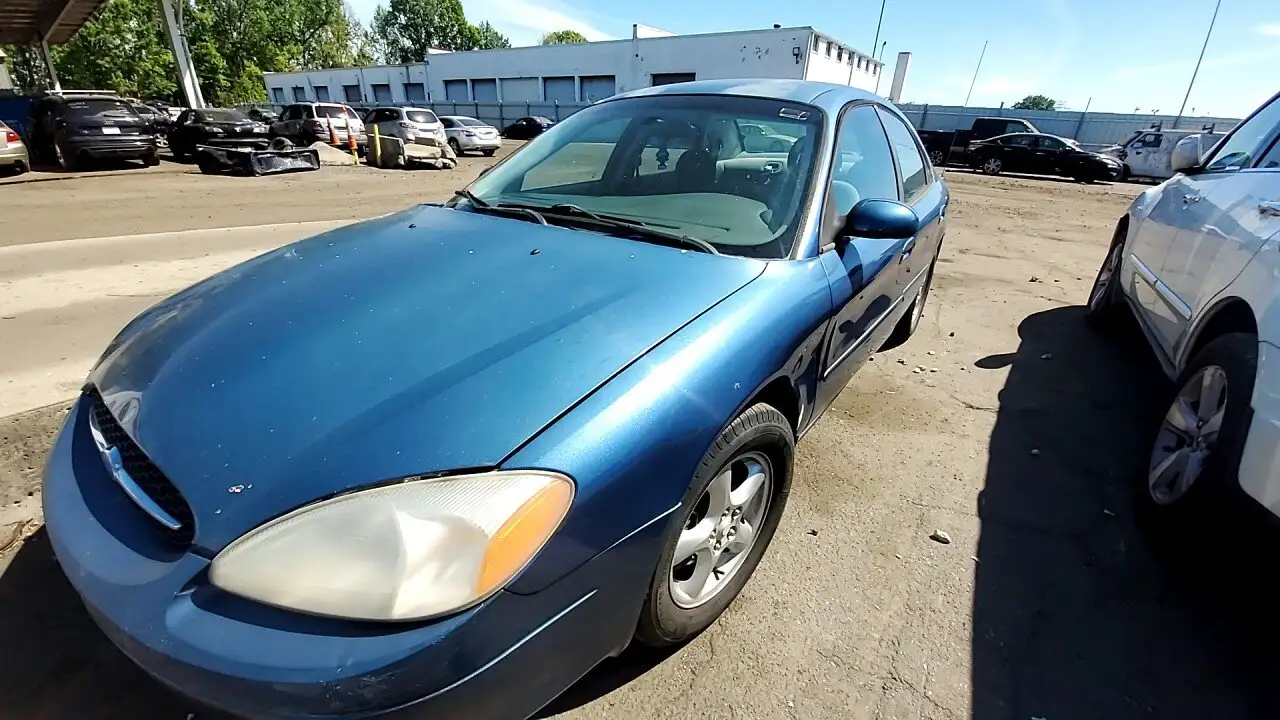 Photo of 2002 Ford Taurus