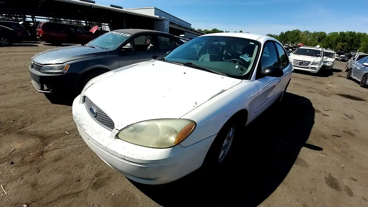 Photo of 2004 Ford Taurus