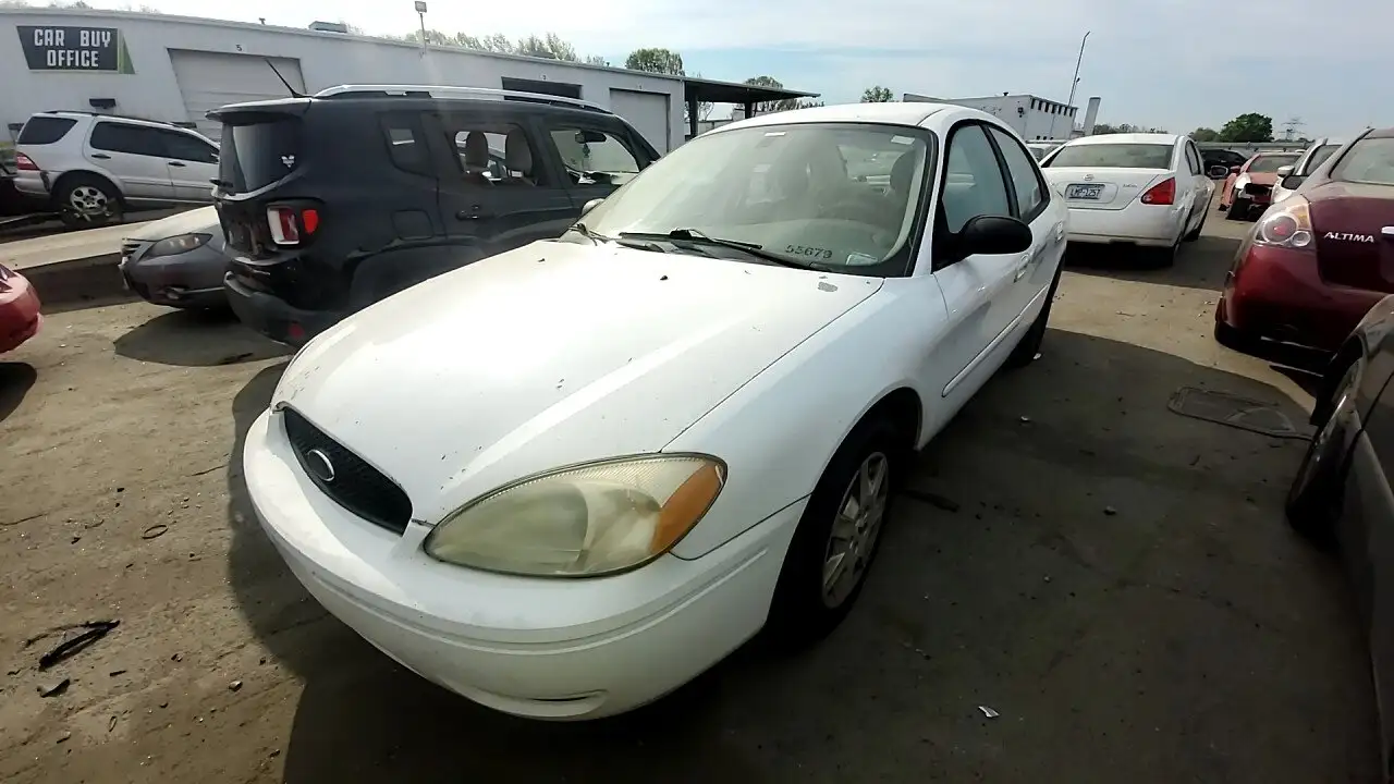 Photo of 2005 Ford Taurus