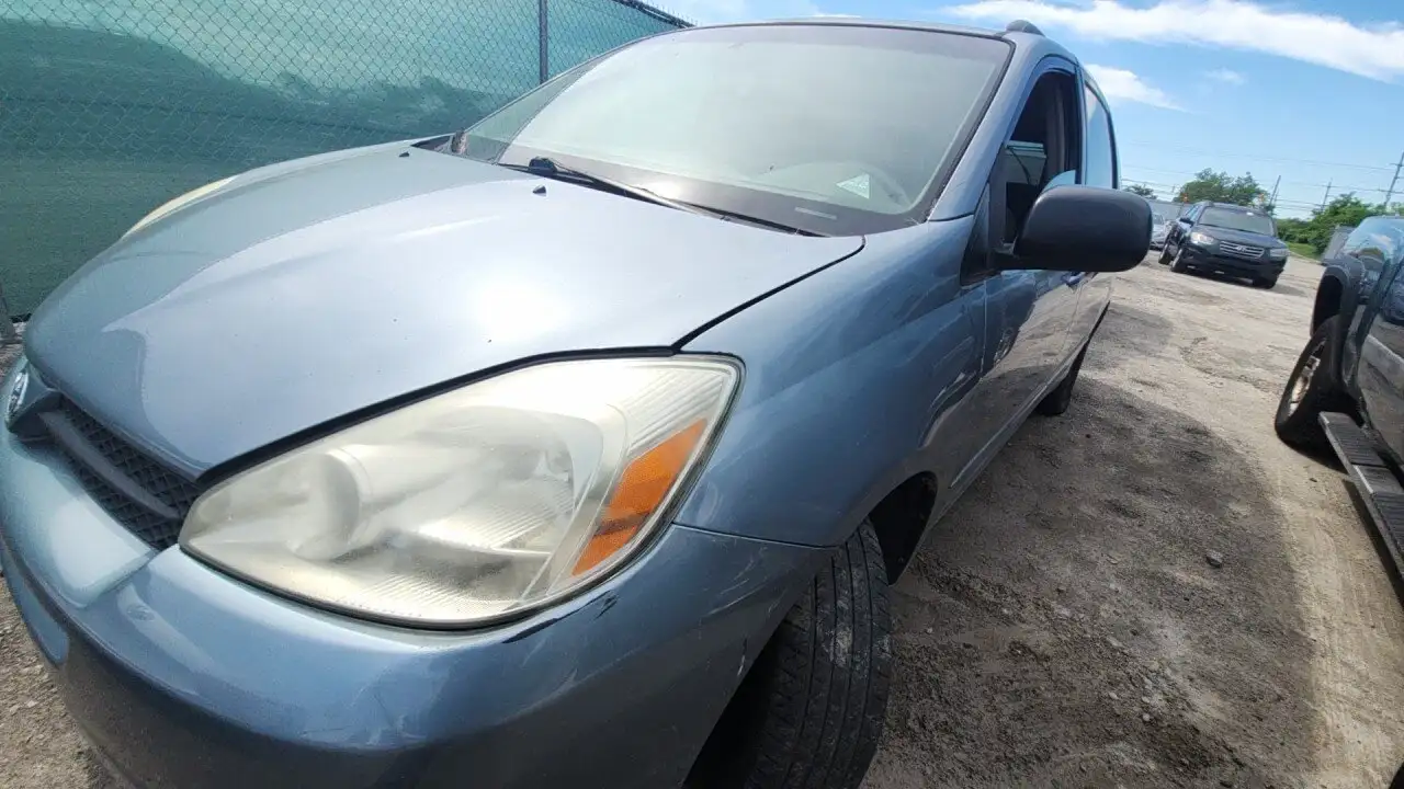 Photo of 2004 Toyota Sienna