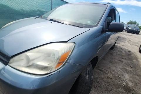 Photo of 2004 Toyota Sienna