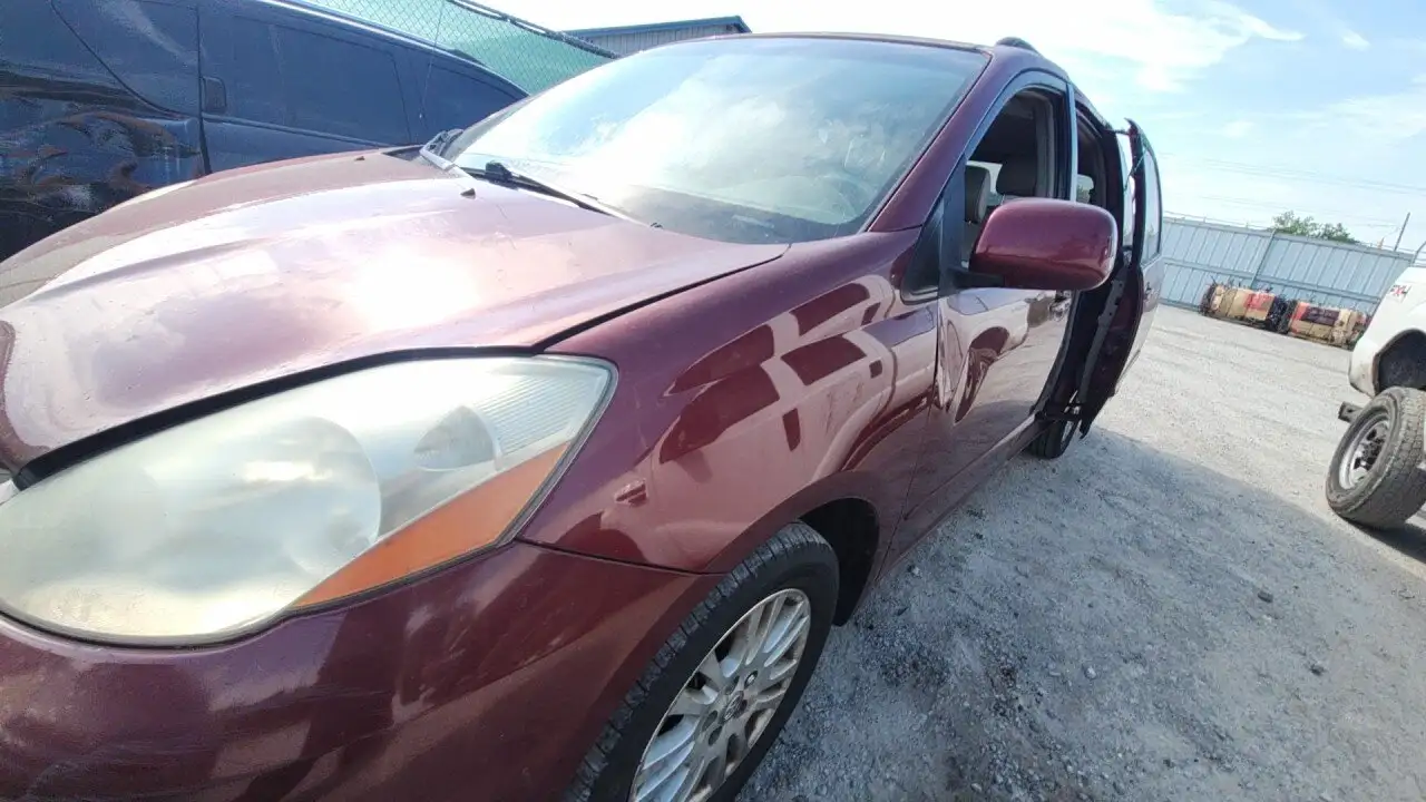 Photo of 2008 Toyota Sienna