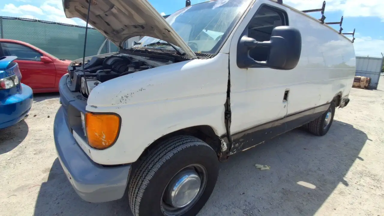 Photo of 2006 Ford E-350 Super Duty