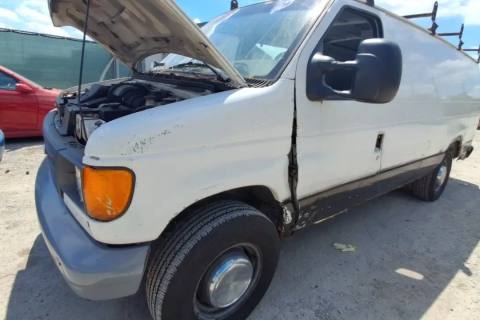 Photo of 2006 Ford E-350 Super Duty